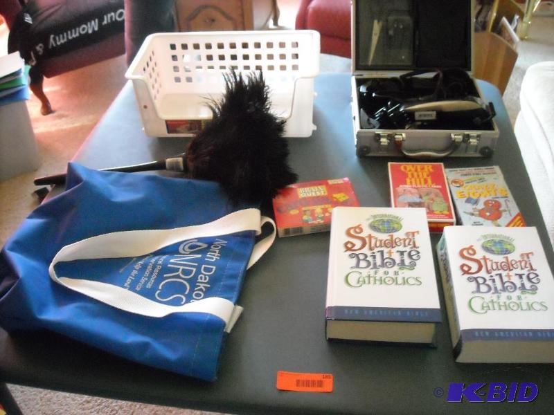 lot 185 image: misc items
