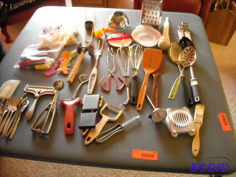 lot 201 image: misc kitchen items