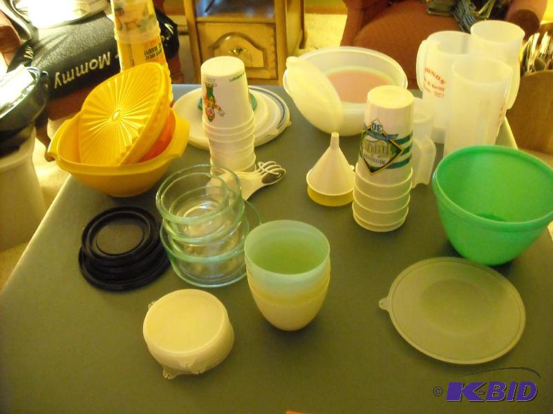 lot 203 image: misc kitchen items