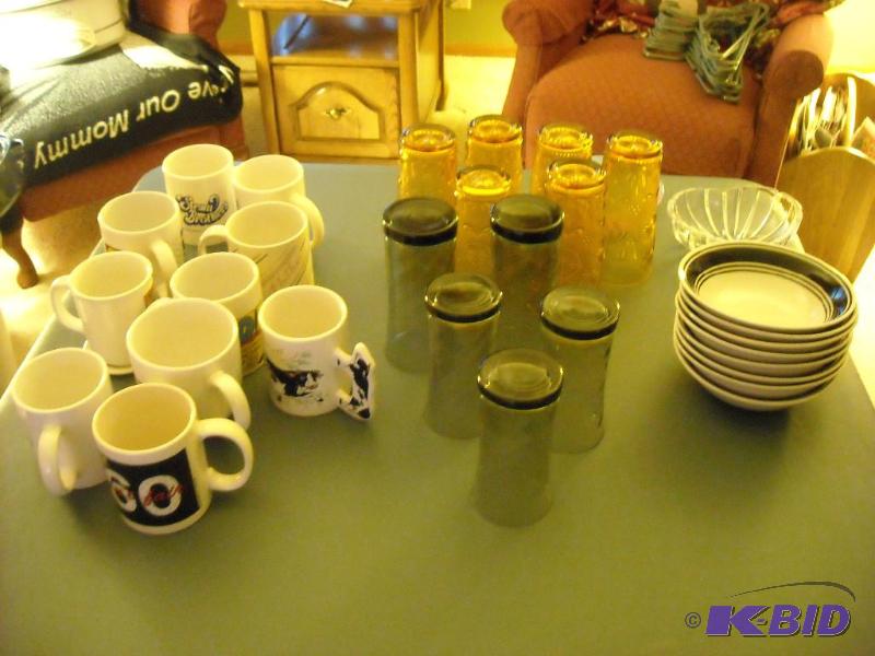 lot 204 image: misc kitchen items