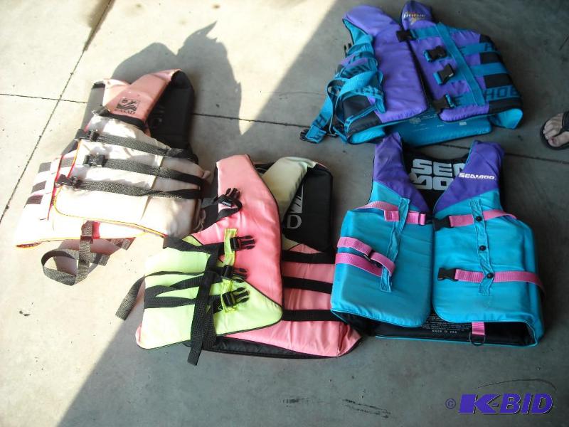 lot 243 image: 4 adult life jackets