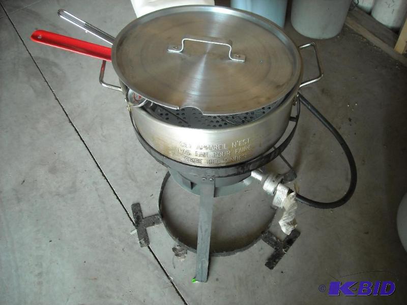 lot 246 image: Deep Fryer with scoop, basket and thermometer