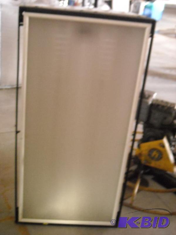 lot 258 image: 4 fluorescent lights 2X4 4 bulbs in each