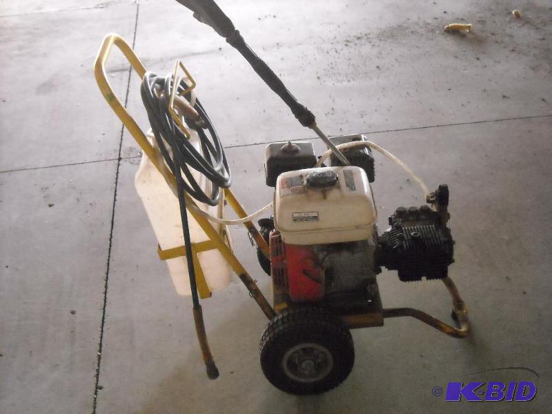 lot 259 image: Honda 5.5 horsepower pressure washer