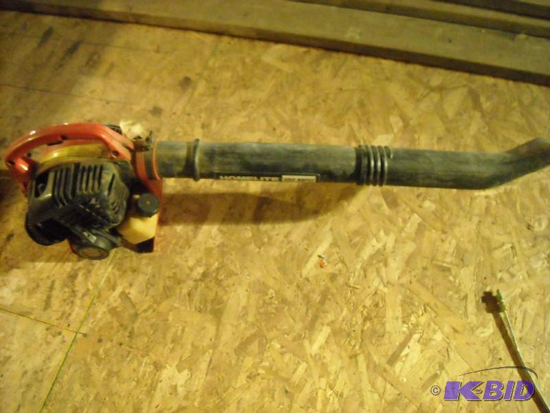 lot 266 image: Homelite gas power leaf blower
