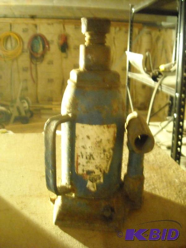 lot 272 image: 12 ton hydraulic jack