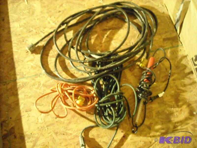 lot 281 image: extension cord and LED trouble light