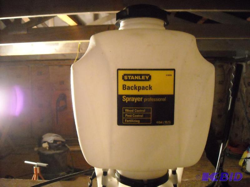 lot 290 image: Stanley 4 gallon backpack sprayer