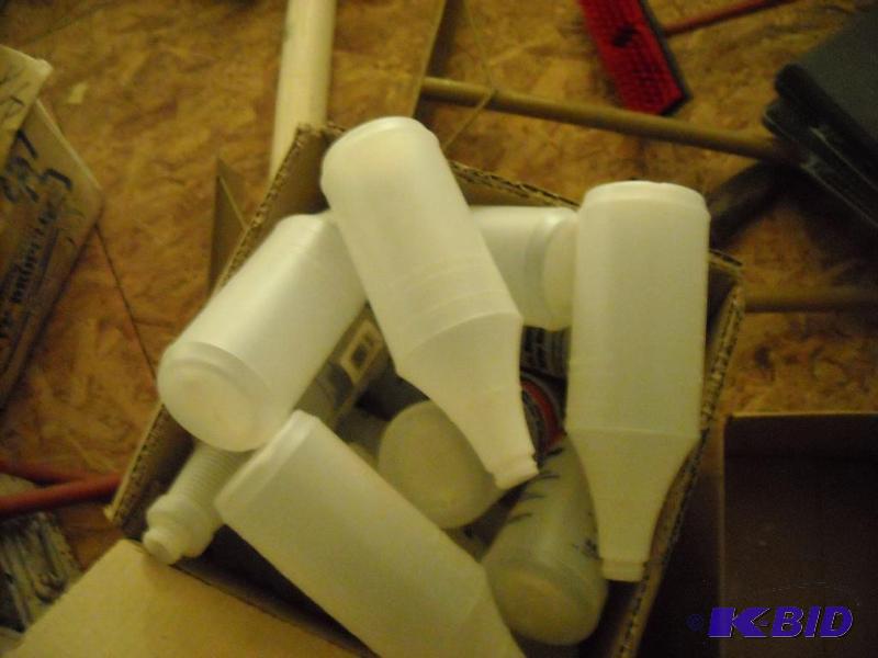 lot 302 image: 29 - 32oz plastic bottles with sprayers and 8 - 8oz plastic bottles