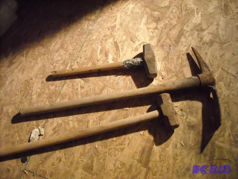 lot 307 image: 2 sledge hammers and pick