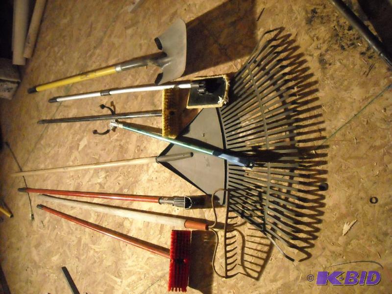 lot 311 image: working and garden tools