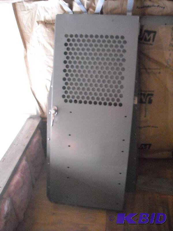 lot 315 image: divider for vans