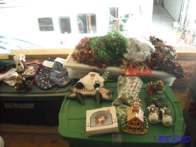 lot 321 image: misc xmas stuff
