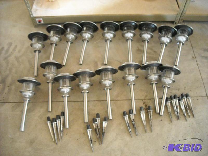 lot 350 image: 17 - silver outside solar lights