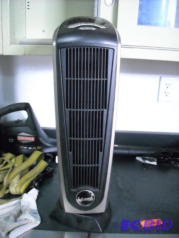 lot 354 image: Lasko osilating ceramic tower heater
