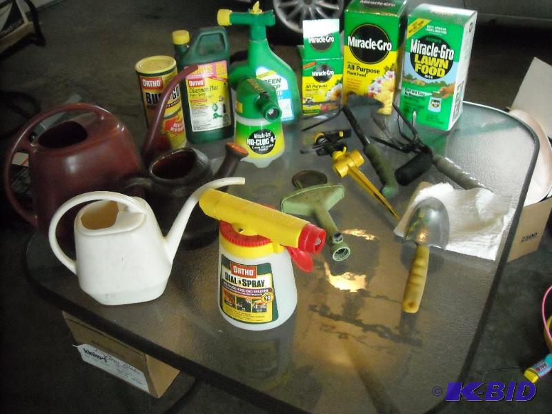 lot 356 image: gardening stuff
