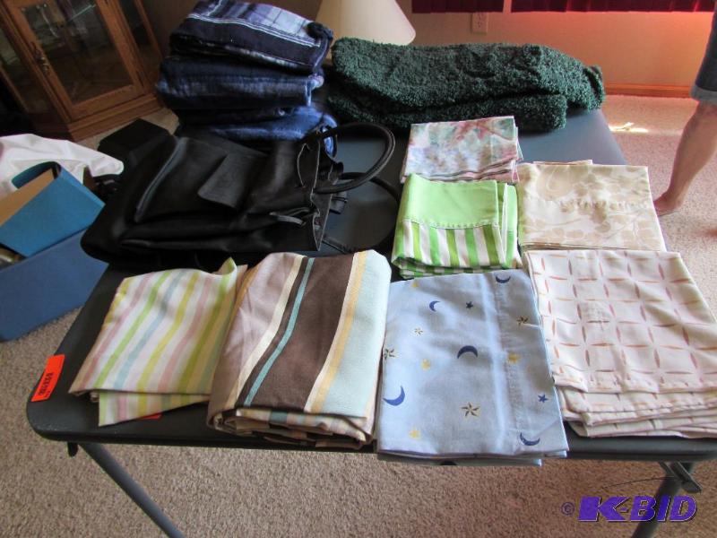 lot 370 image: Bed and Bath Items