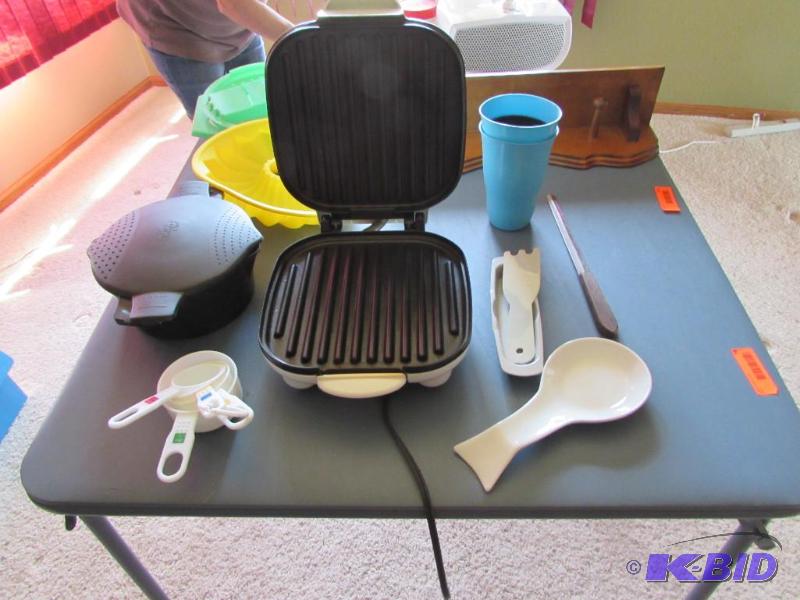 lot 371 image: Kitchen Items