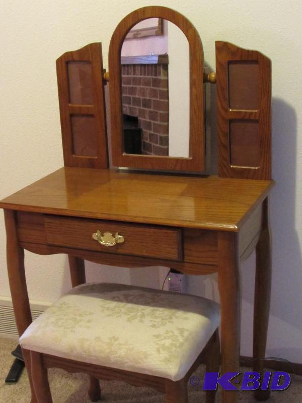 lot 374 image: Make up Table and Mirror