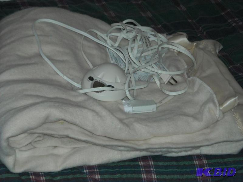 lot 39 image: Electric Blanket