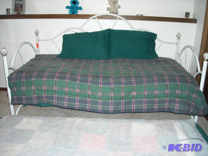 lot 41 image: Day Bed