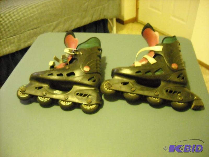 lot 57 image: Rollerblades
