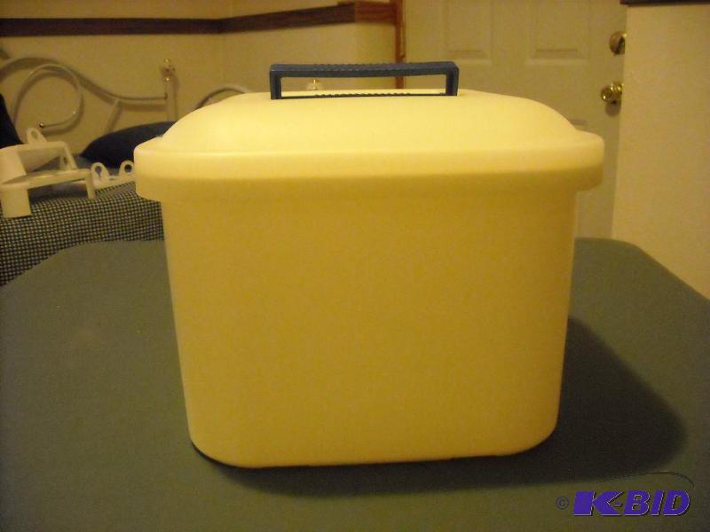 lot 59 image: Cupcake Carrier