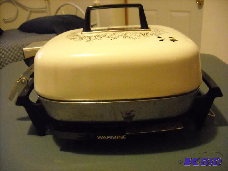 lot 60 image: Hoover electric frying pan and broiler...
