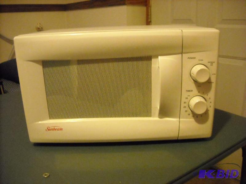 lot 64 image: Sunbeam Microwave...