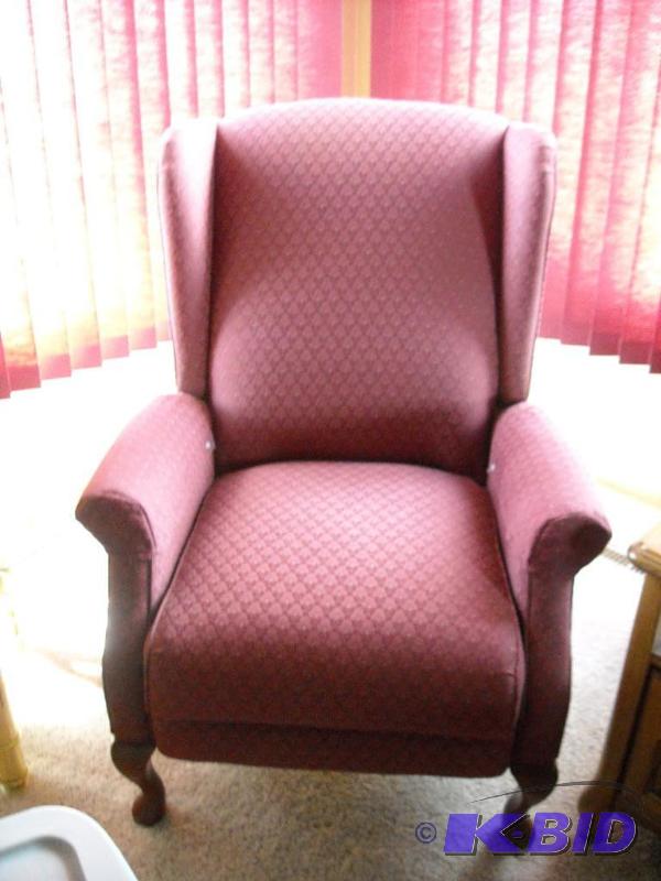 lot 7 image: Chairs