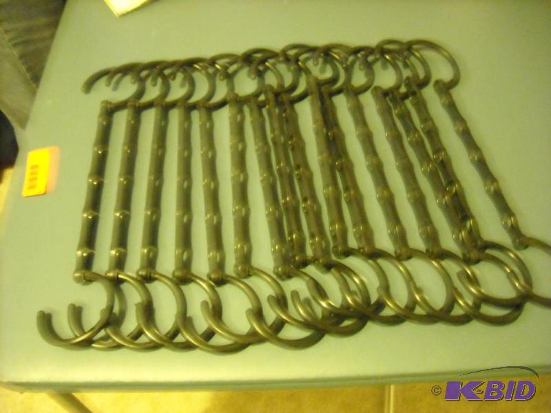 lot 70 image: 16 - 5 clothes hangers in one...
