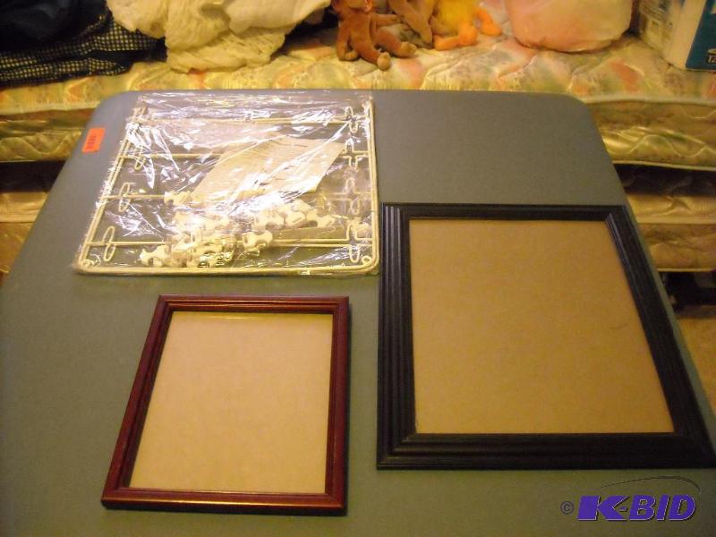 lot 90 image: picture frames and hat hanger