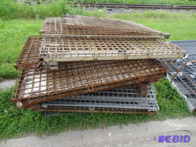6 fold up metal crates. Stackable. Various si...