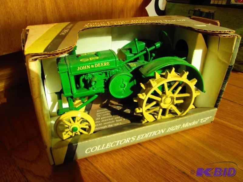 lot 20 image: Ertl John Deere 1928 Model GP Standard Tracto...