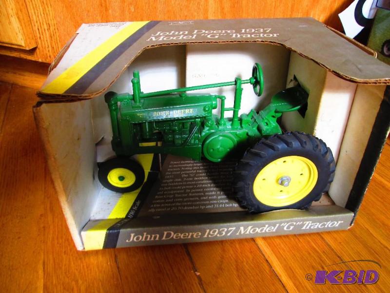 lot 21 image: Ertl John Deere tough tractor, sandbox tough ...