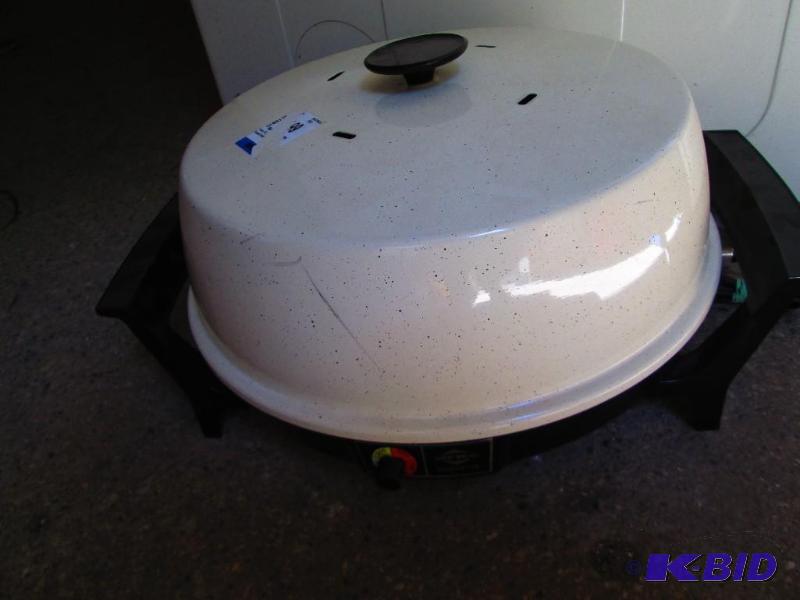 lot 40 image: West Bend ovenette, new AC power...