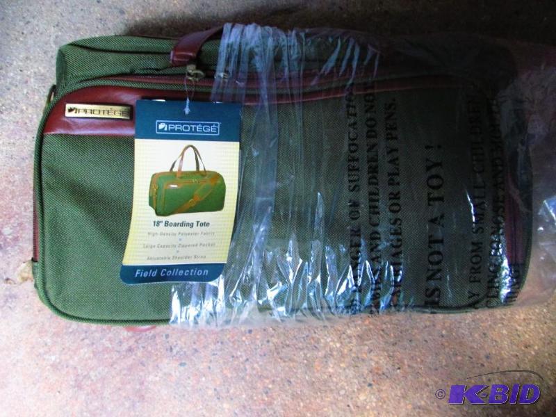 lot 43 image: Protg 18 inch boarding tote...