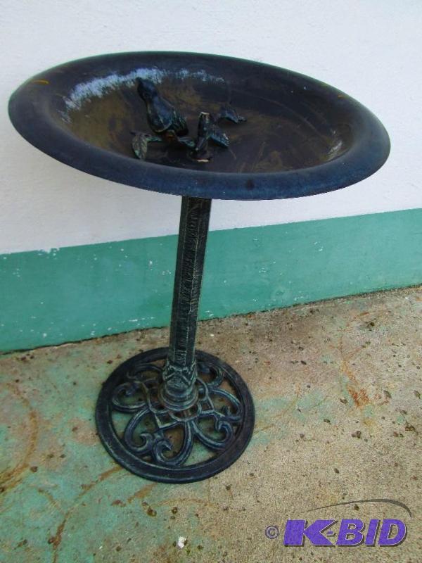 lot 50 image: 29 inch tall cast metal bird bath with bird f...