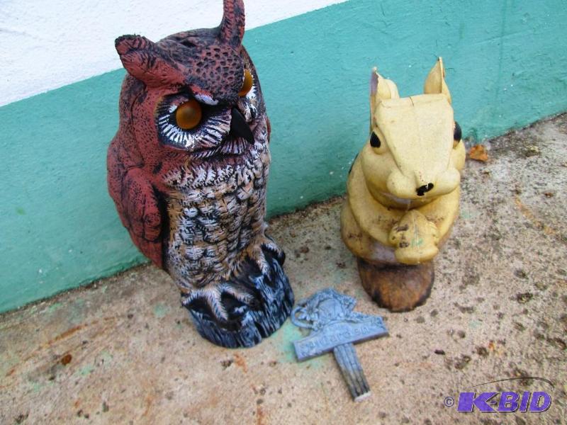 lot 51 image: Squirel Owl and other garden ornament...