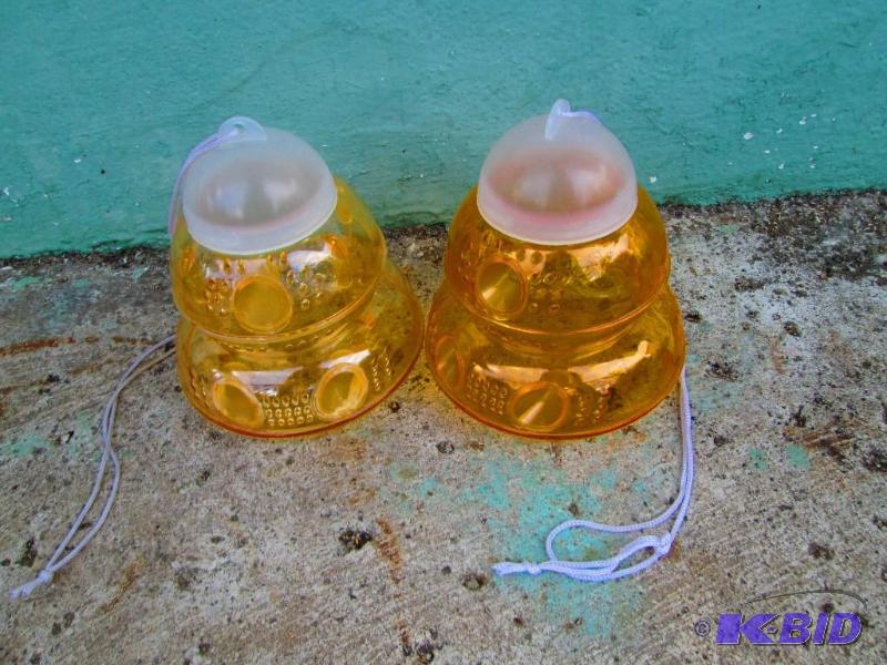 lot 61 image: 2 bird feeders...