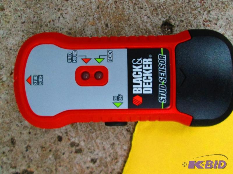 lot 89 image: Black and Decker stud finder...