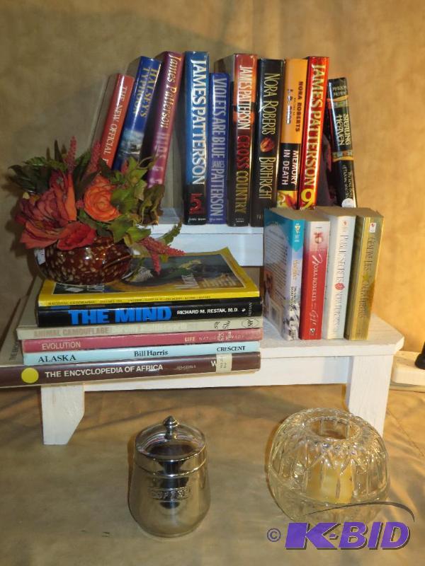 lot 120 image: Bunch of BOOKS - Pretty Floral - Small Coffee Tin - PartyLite Candle