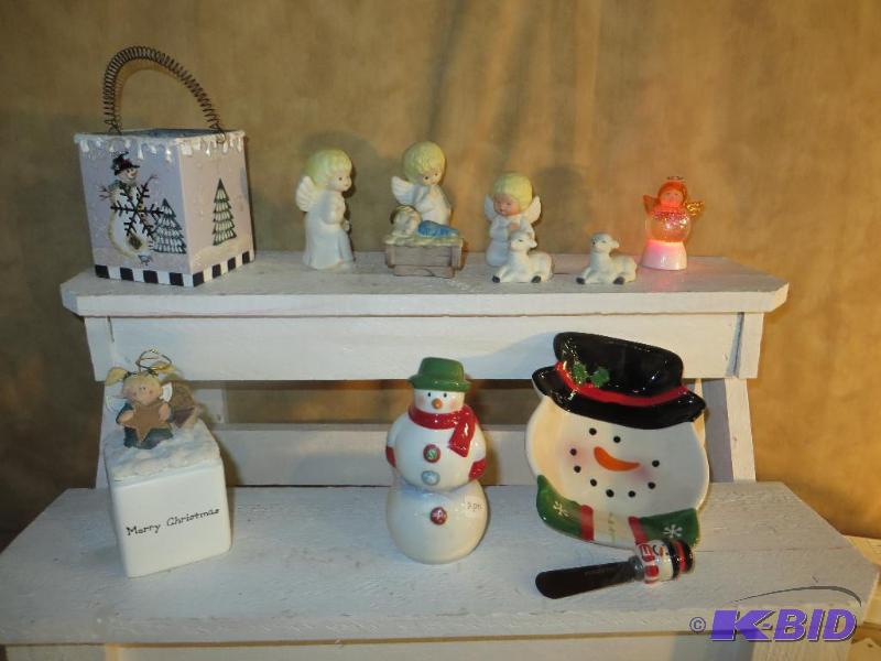 lot 123 image: Large Lot of Christmas Decor
