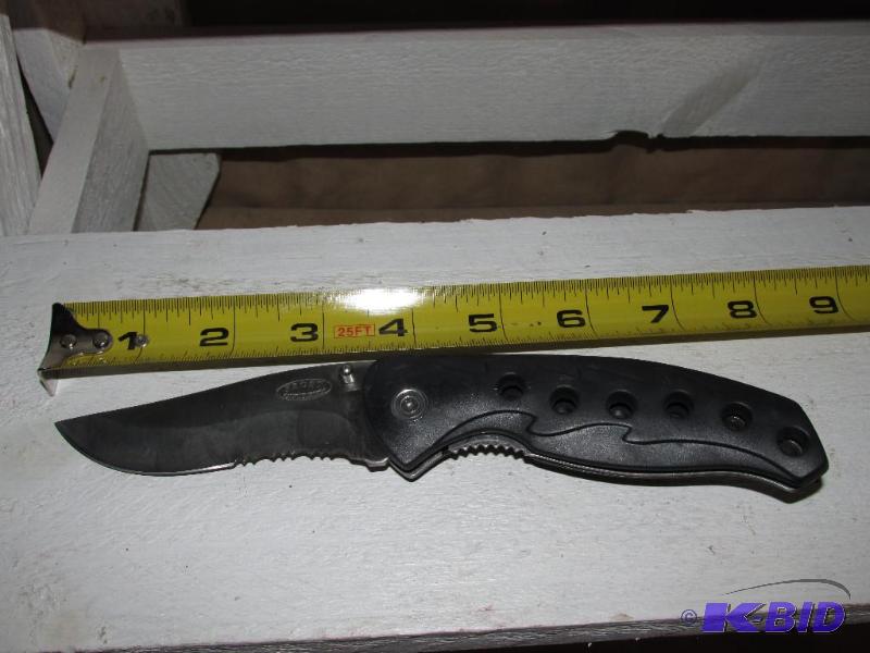lot 139 image: Single Blade Pocket Knife with a Belt Clip....
