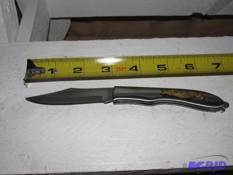 lot 141 image: Single Blade Pocket Knife with a Gator on Handles