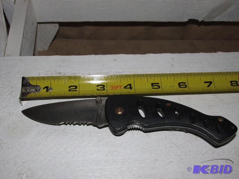 lot 143 image: Single Blade Pocket Knife with Belt Clip