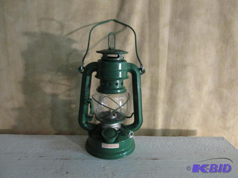 lot 169 image: Small Single Mantel Lantern
