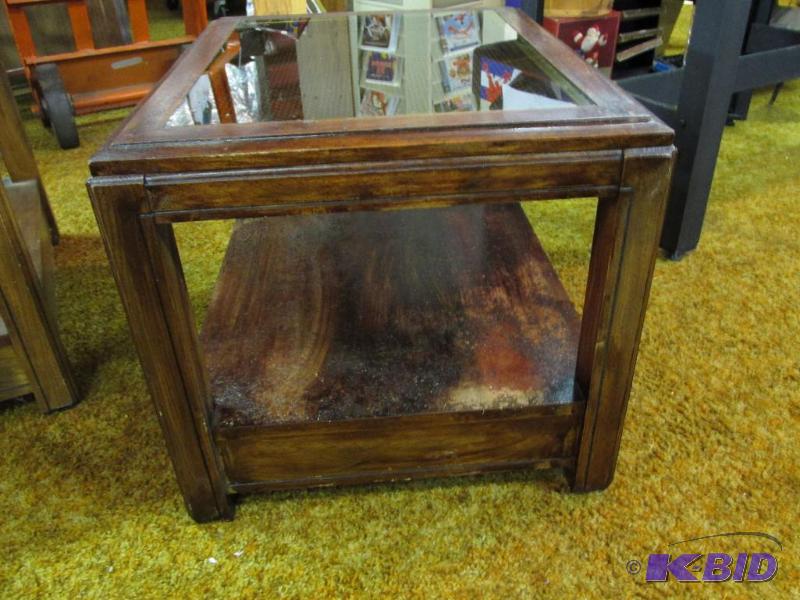 lot 174 image: End Table from Bassett