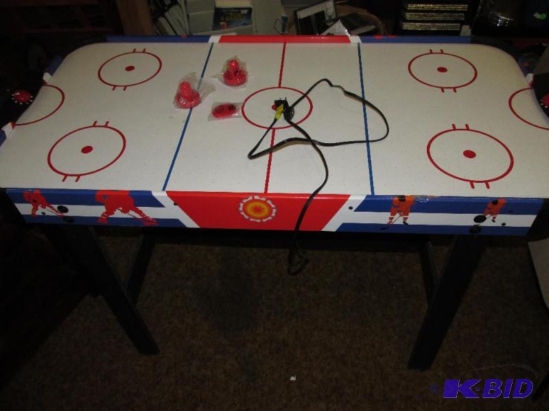 lot 175 image: ELECTRIC Air Hockey Table