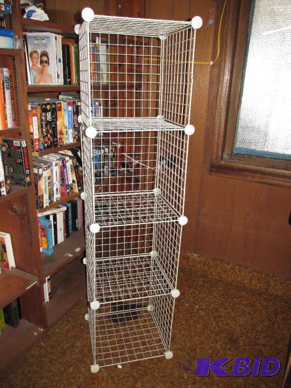 lot 180 image: Coated WIre Rack with Corners - enough for 4 boxes